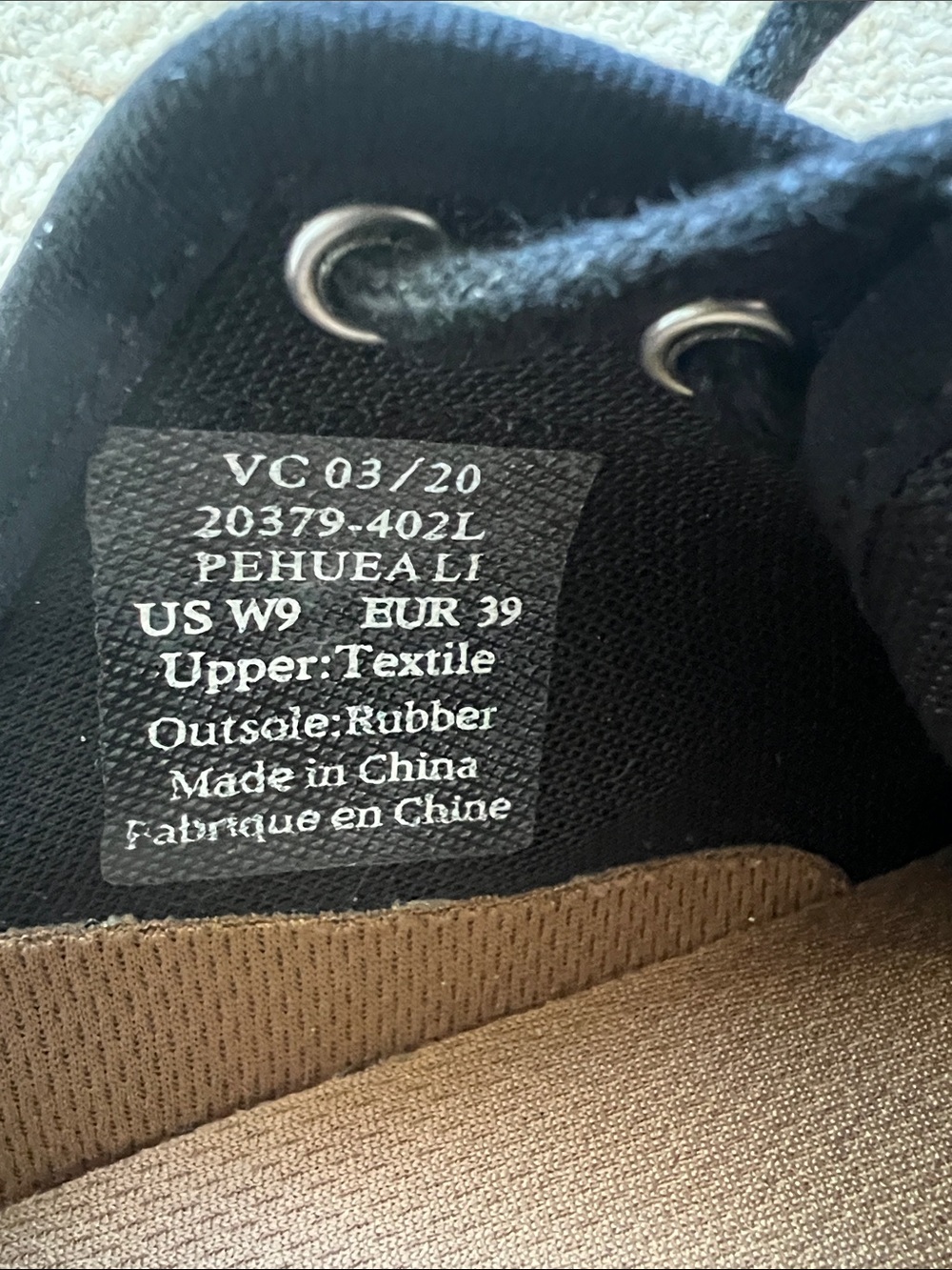 OLUKAI PEHUEA LI WOMANS BLACK/LINEN SNEAKERS. Size 9. - Picture 6 of 6